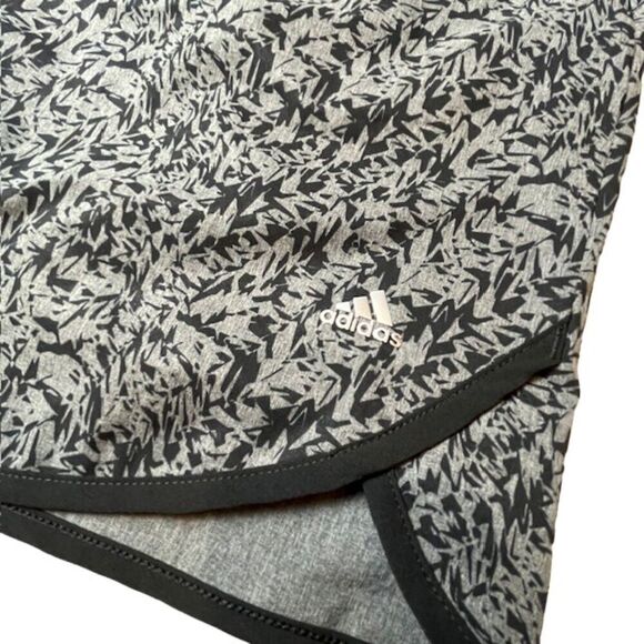 Adidas Rangewear Fashion Skort Gray with Black Abstract Print Size Medium - Picture 2 of 10